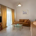 Blue Wave Villa - Road View
